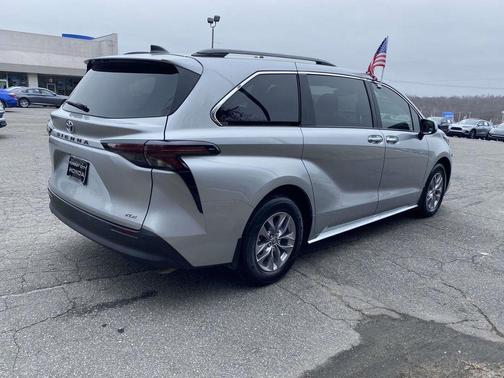 2025 Toyota Sienna XLE