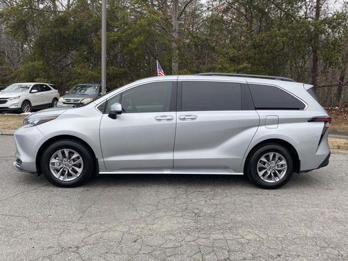 2025 Toyota Sienna XLE