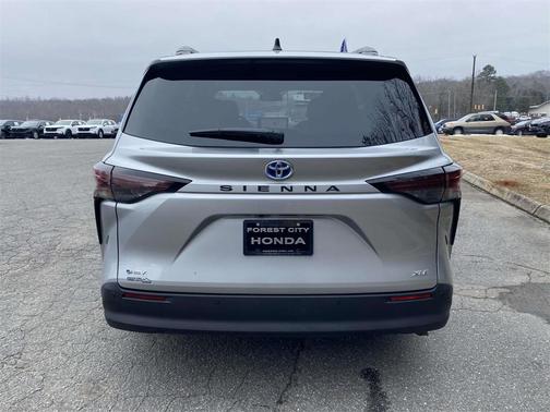 2025 Toyota Sienna XLE