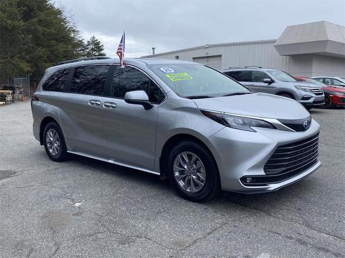 2025 Toyota Sienna XLE