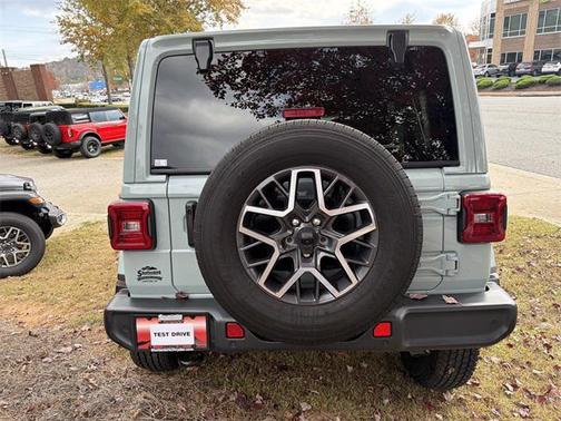 2024 Jeep Wrangler 4-Door Sahara 4x4