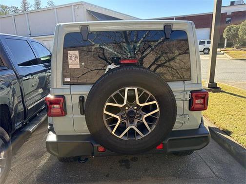 2024 Jeep Wrangler 4-Door Sahara 4x4