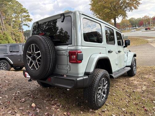 2024 Jeep Wrangler 4-Door Sahara 4x4