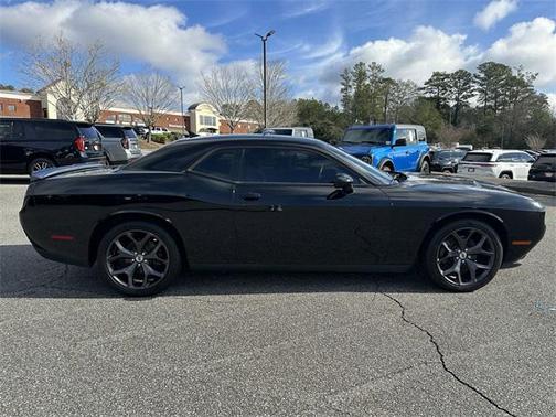 2017 Dodge Challenger SXT