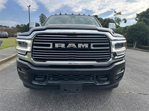 2024 RAM 3500 Laramie Crew Cab 4x4 8' Box