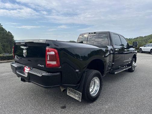 2024 RAM 3500 Laramie Crew Cab 4x4 8' Box