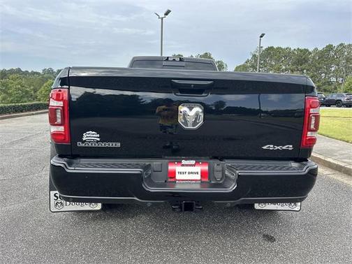 2024 RAM 3500 Laramie Crew Cab 4x4 8' Box