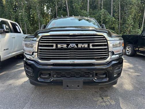 2024 RAM 3500 Laramie Crew Cab 4x4 8' Box