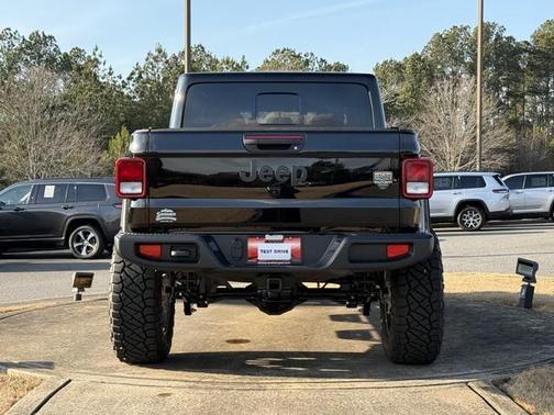 2024 Jeep Gladiator Nighthawk