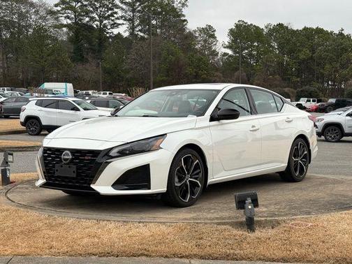 2023 Nissan Altima SR FWD