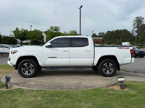 Super White 2016 Toyota Tacoma TRD Sport