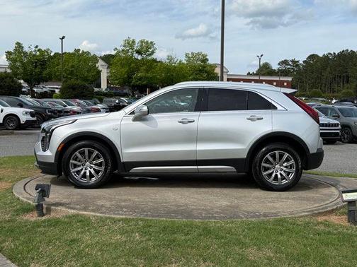 Radiant Silver Metallic 2022 Cadillac XT4 Premium Luxury