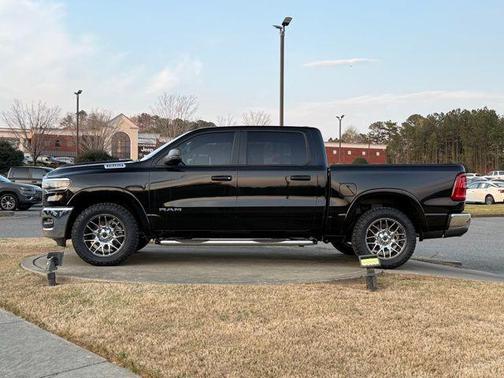 Diamond Black Crystal Pearlcoat 2026 RAM 1500 Big Horn/Lone Star
