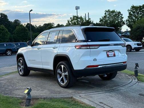 Bright White Clearcoat 2025 Jeep Grand Cherokee Limited
