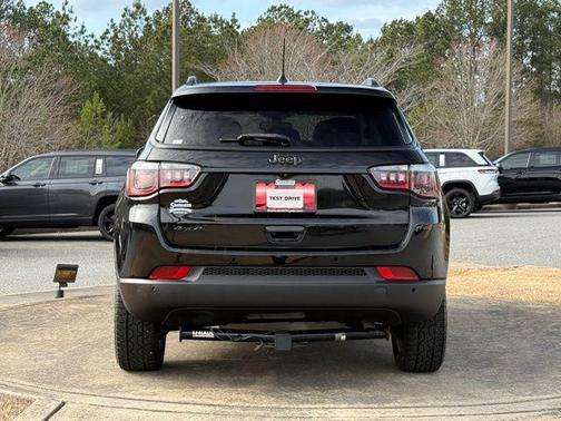 Diamond Black Crystal Pearlcoat 2019 Jeep Compass Latitude