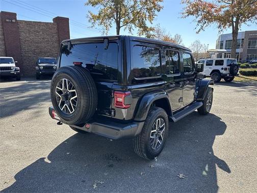 2024 Jeep Wrangler 4-Door Sahara 4x4