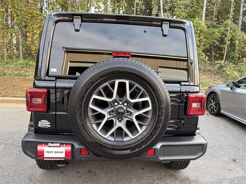 2024 Jeep Wrangler 4-Door Sahara 4x4