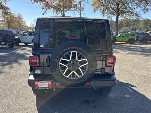 2024 Jeep Wrangler 4-Door Sahara 4x4