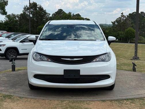 Bright White Clearcoat 2023 Chrysler Voyager LX