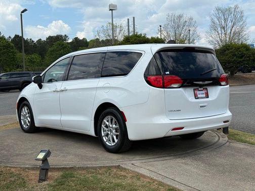 Bright White Clearcoat 2023 Chrysler Voyager LX