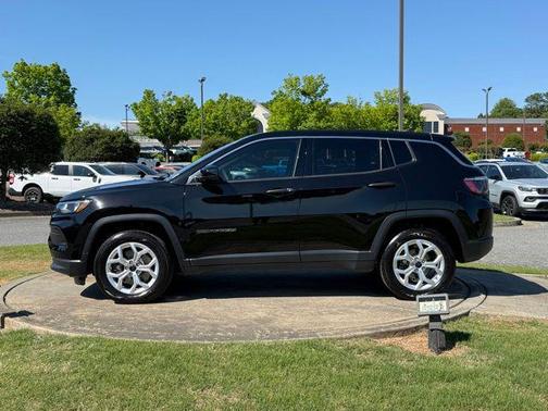 Diamond Black Crystal Pearlcoat 2025 Jeep Compass Sport