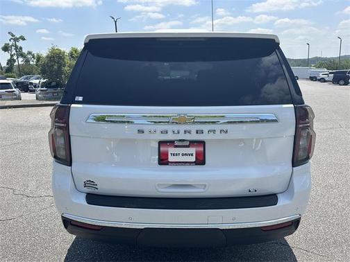 2023 Chevrolet Suburban LT