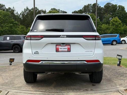 Bright White Clearcoat 2024 Jeep Grand Cherokee Limited