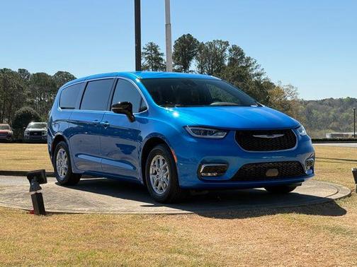 Hydro Blue Pearlcoat 2026 Chrysler Pacifica L