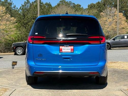 Hydro Blue Pearlcoat 2026 Chrysler Pacifica L