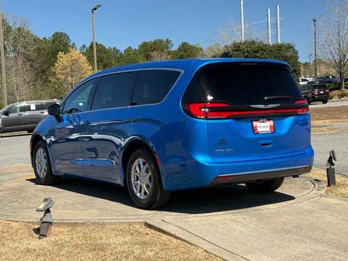 Hydro Blue Pearlcoat 2026 Chrysler Pacifica L