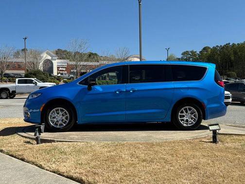 Hydro Blue Pearlcoat 2026 Chrysler Pacifica L