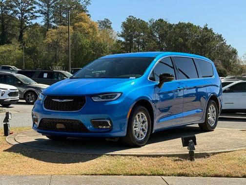 Hydro Blue Pearlcoat 2026 Chrysler Pacifica L