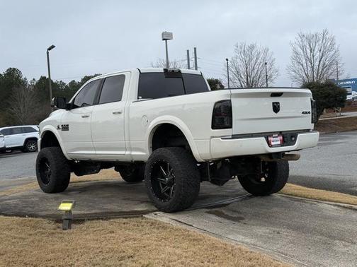 2017 RAM 2500 Laramie Crew Cab 4x4 6'4' Box