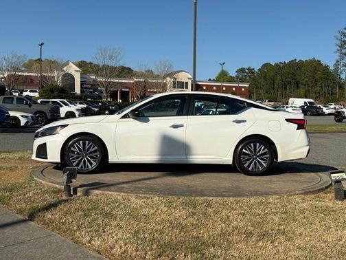 Pearl White Tricoat 2024 Nissan Altima 2.5 SV