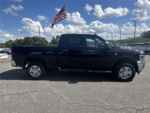 2025 RAM 2500 Tradesman Crew Cab 4x4 6'4' Box