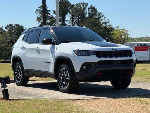 Bright White Clearcoat 2024 Jeep Compass Trailhawk