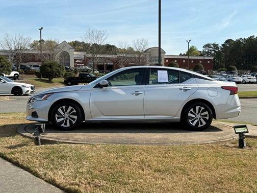 Brilliant Silver Metallic 2021 Nissan Altima S FWD
