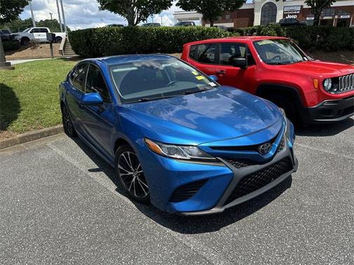 2020 Toyota Camry SE