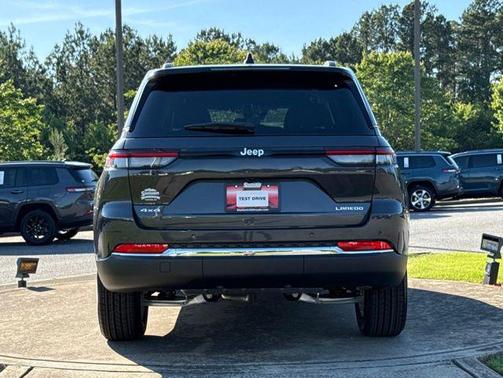 Baltic Gray Metallic Clearcoat 2026 Jeep Grand Cherokee Laredo
