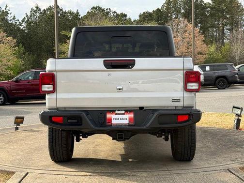 Silver Zynith Clearcoat 2022 Jeep Gladiator Overland