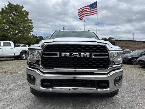 2024 RAM 3500 Big Horn Crew Cab 4x4 8' Box
