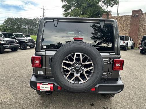 2025 Jeep Wrangler 4-Door Sahara 4x4