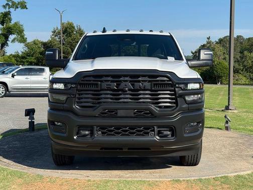 Bright White Clearcoat 2026 RAM 2500 Tradesman Crew Cab 4x4 6'4' Box