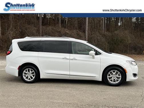 Bright White Clearcoat 2020 Chrysler Pacifica Touring L