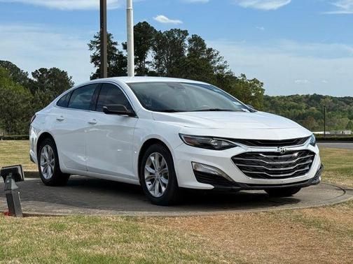 Summit White 2023 Chevrolet Malibu FWD 1LT
