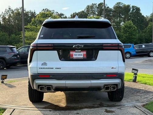 Polar White Tricoat 2026 Chevrolet Traverse AWD Z71