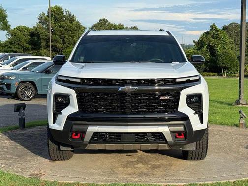 Polar White Tricoat 2026 Chevrolet Traverse AWD Z71