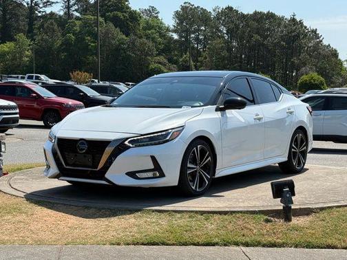 Aspen White Tricoat/Super Black 2023 Nissan Sentra SR