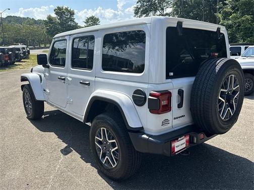 2025 Jeep Wrangler 4-Door Sahara 4x4