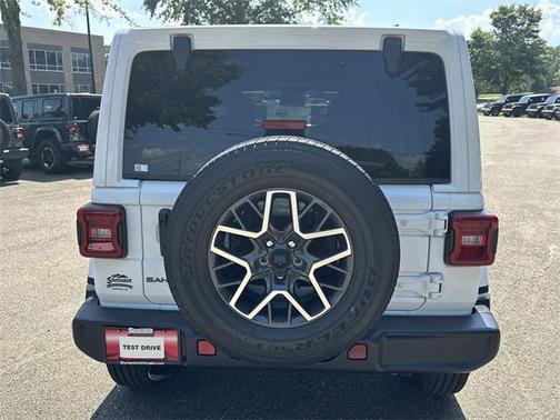 2025 Jeep Wrangler 4-Door Sahara 4x4